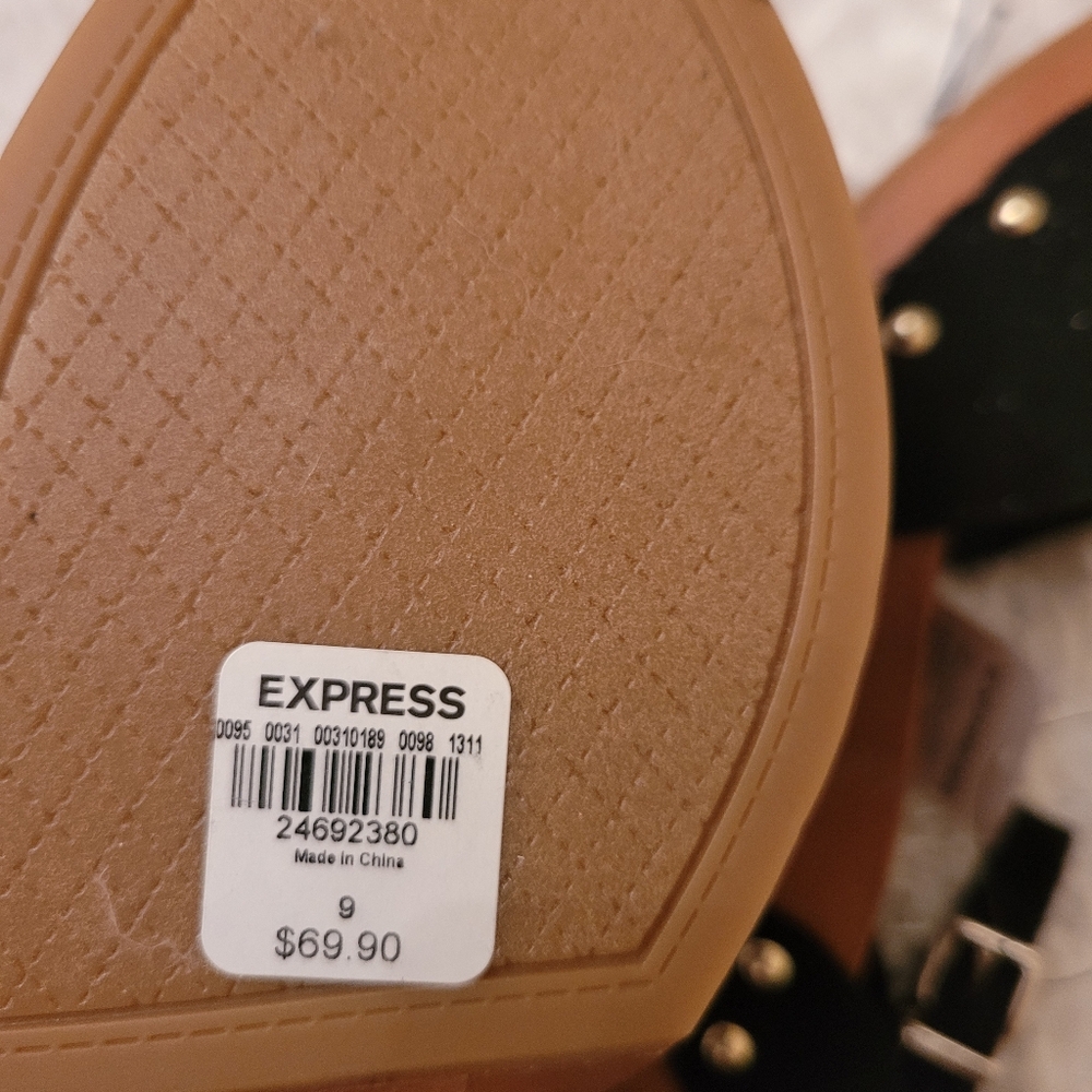 Express unique Studded Platform - Picture 9 of 9